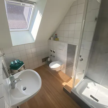 Apartment Mit Giebelzimmer *