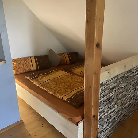 Mit Giebelzimmer *