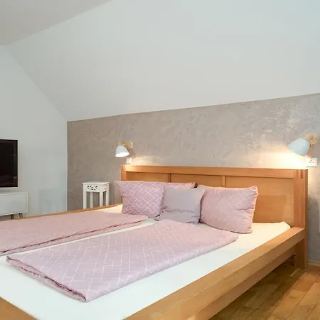 Apartamento Mit Giebelzimmer *